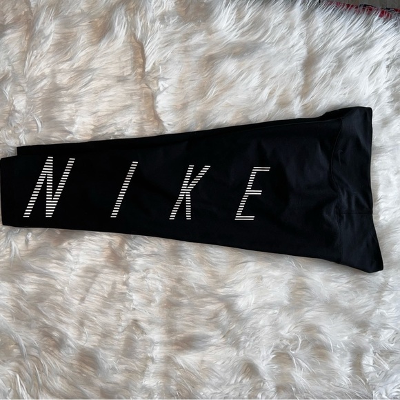 Nike Black and White Athletic Leggings - Picture 4 of 8